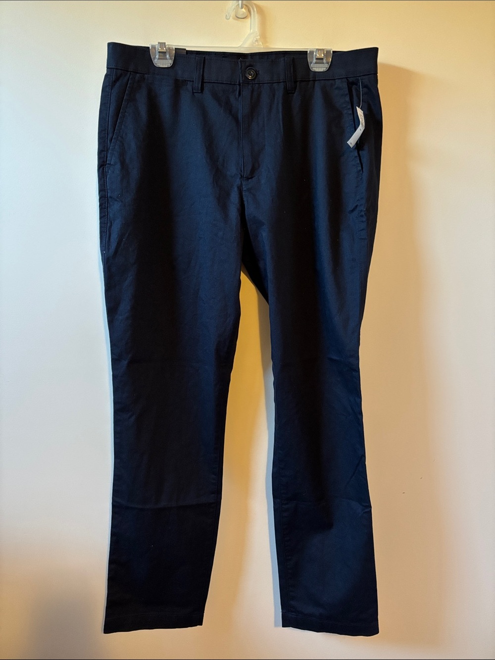 GAP Men's Slim Classic Navy Chinos Pants